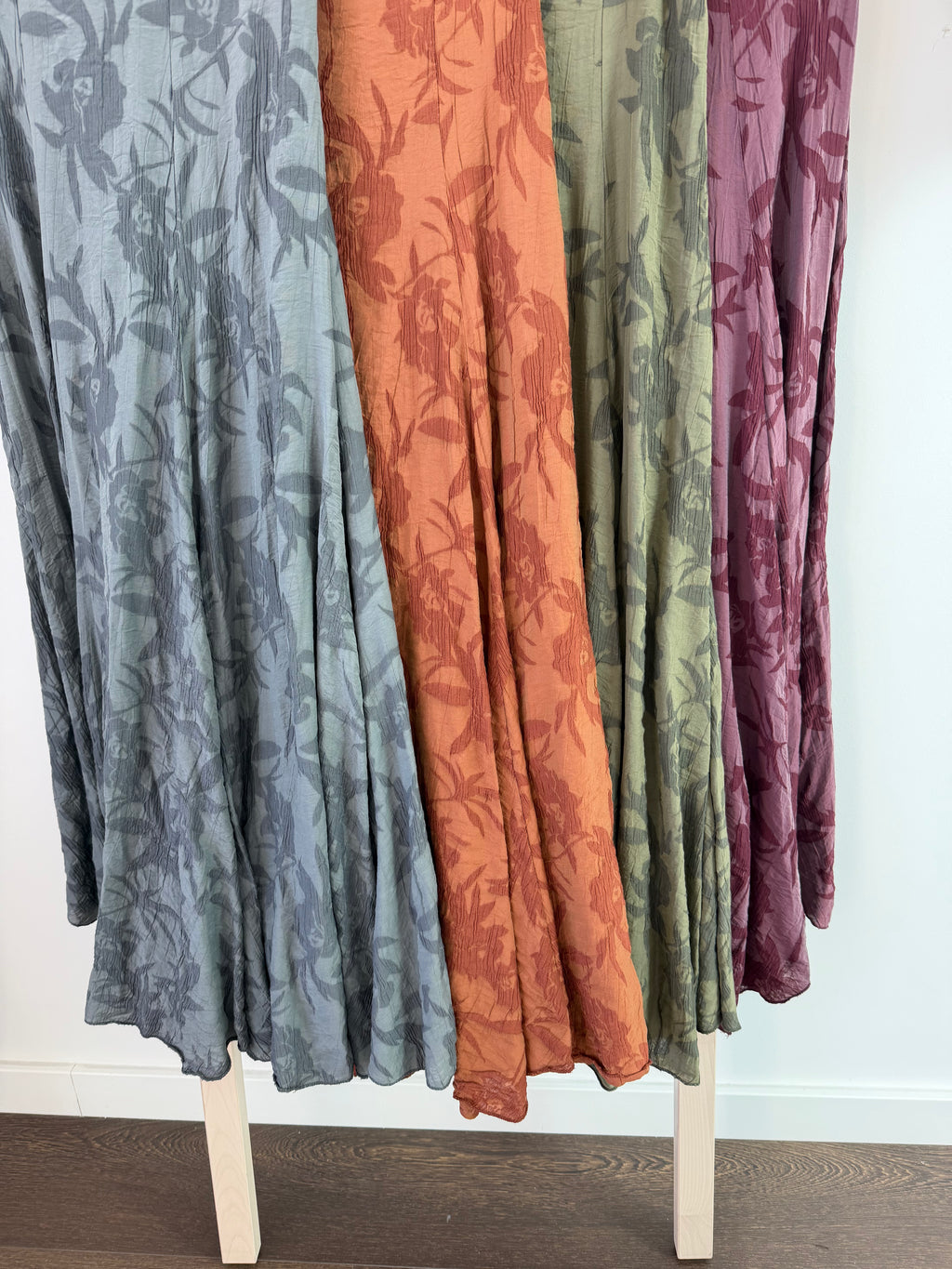 DiME – Saia Magnólia, saia midi floral tonal (foto 1)