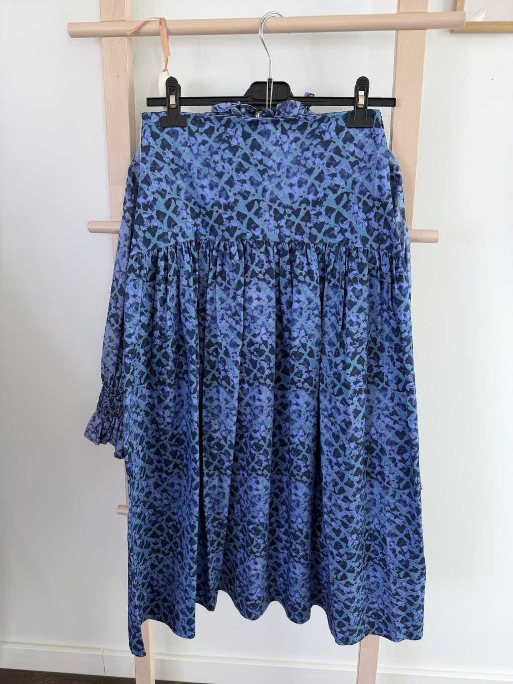 DiME – Conjunto Ágata, top smock e saia midi floral azul (foto 3)